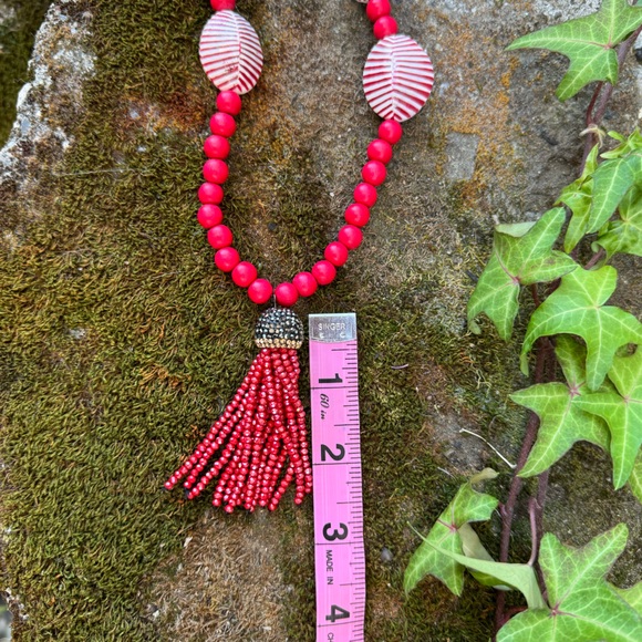 NWOT Shell and Wood Bead Tassel Necklace - Picture 4 of 7